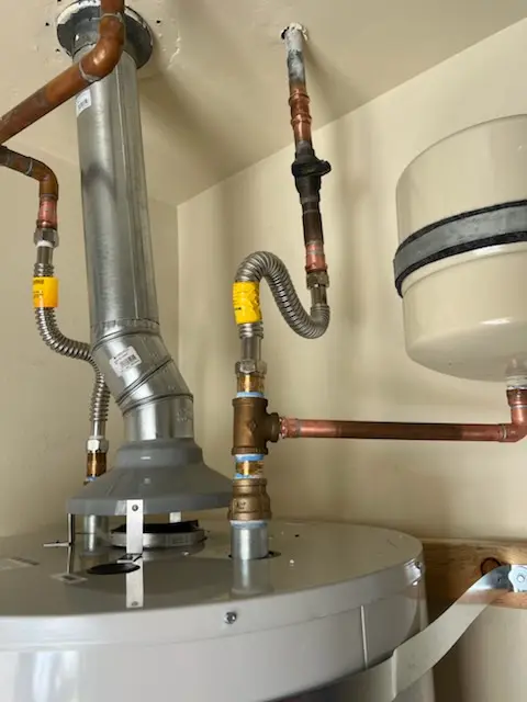 Water heater installation and plumbing repair in Bowen - Thompsonville